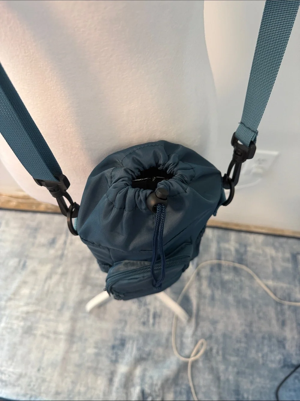 NWOT Blue Crossbody Drawstring Insulated Water Bottle Bag